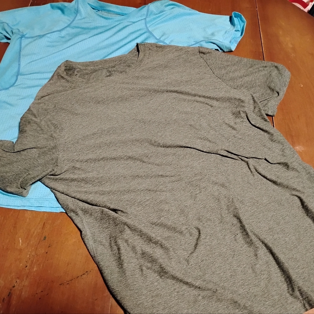 2/$15 Columbia Light Blue and Dark Gray T-Shirt Duo Skechers